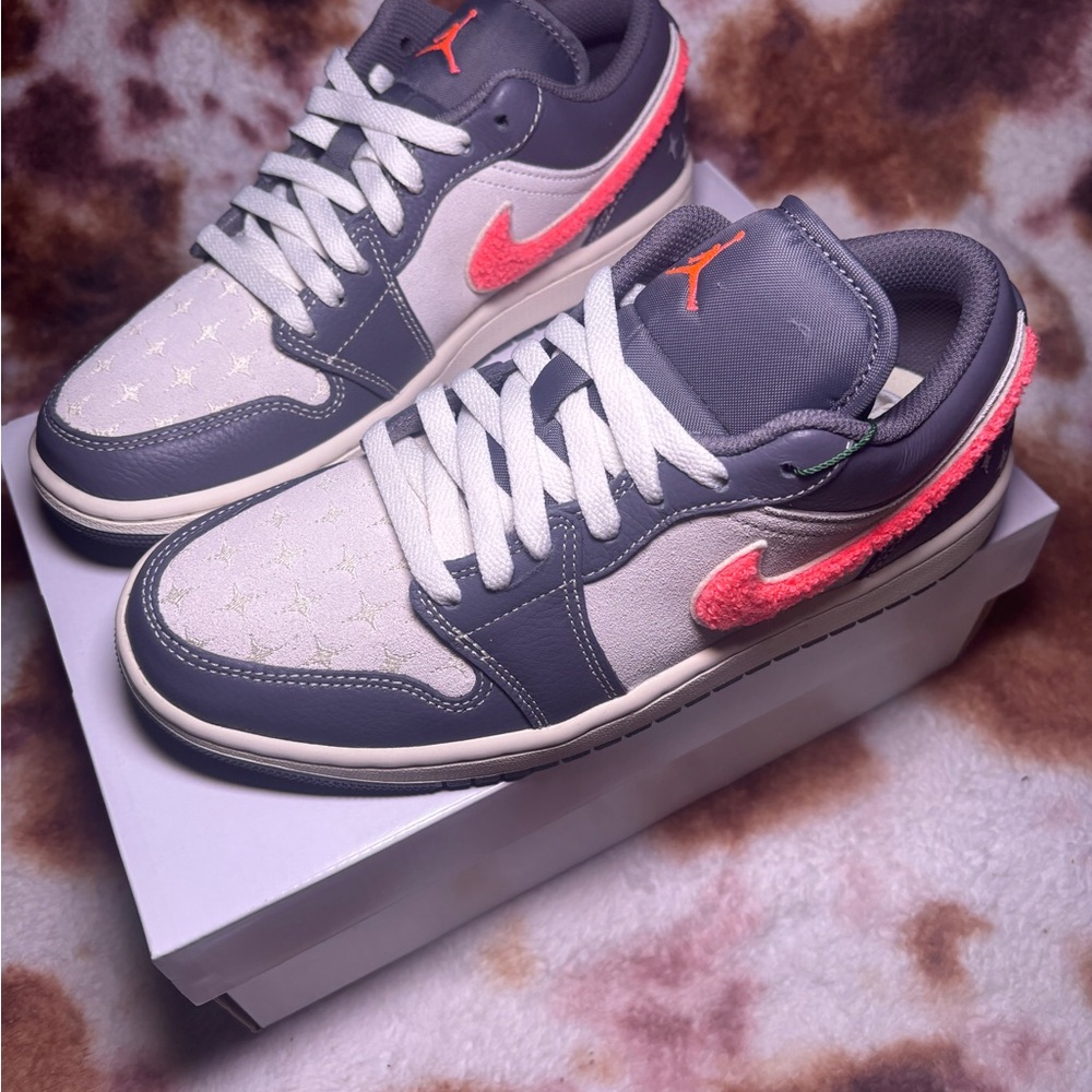 NWT WMNS Jordan 1 Low - Picture 5 of 9